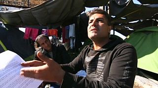 La policía griega sigue intentado desalojar el campamento de refugiados de Idomeni