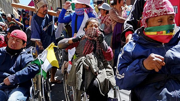Reprimen con gases lacrimógenos una manifestación de personas discapacitadas en Bolivia Reprimen con gases lacrimógenos una manifestación de personas discapacitadas en Bolivia