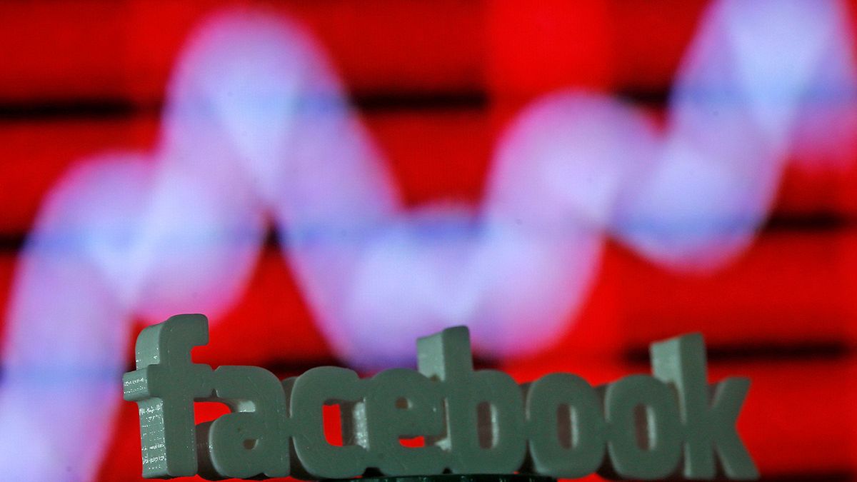 Szárnyal a Facebook, új részvények jönnek