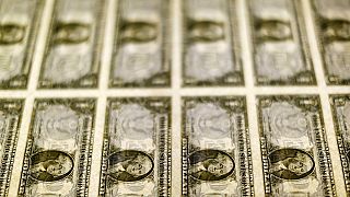 Dollar stark, Schwellenländer schwach, US-Wachstum stockt