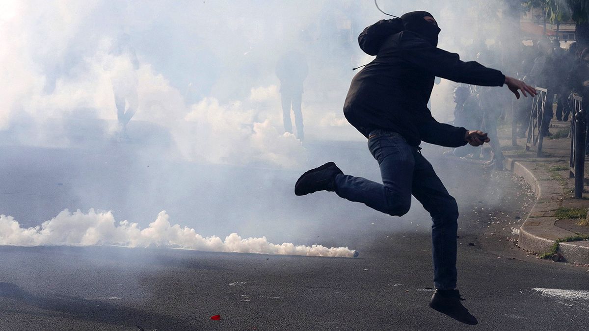 Frankreich: Verletzte Polizisten bei Protesten gegen Arbeitsmarktreform
