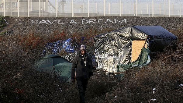 Reforços das barreiras contra migrantes em Calais Reforços das barreiras contra migrantes em Calais