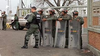 Venezuela'da yağmalama olayları başladı