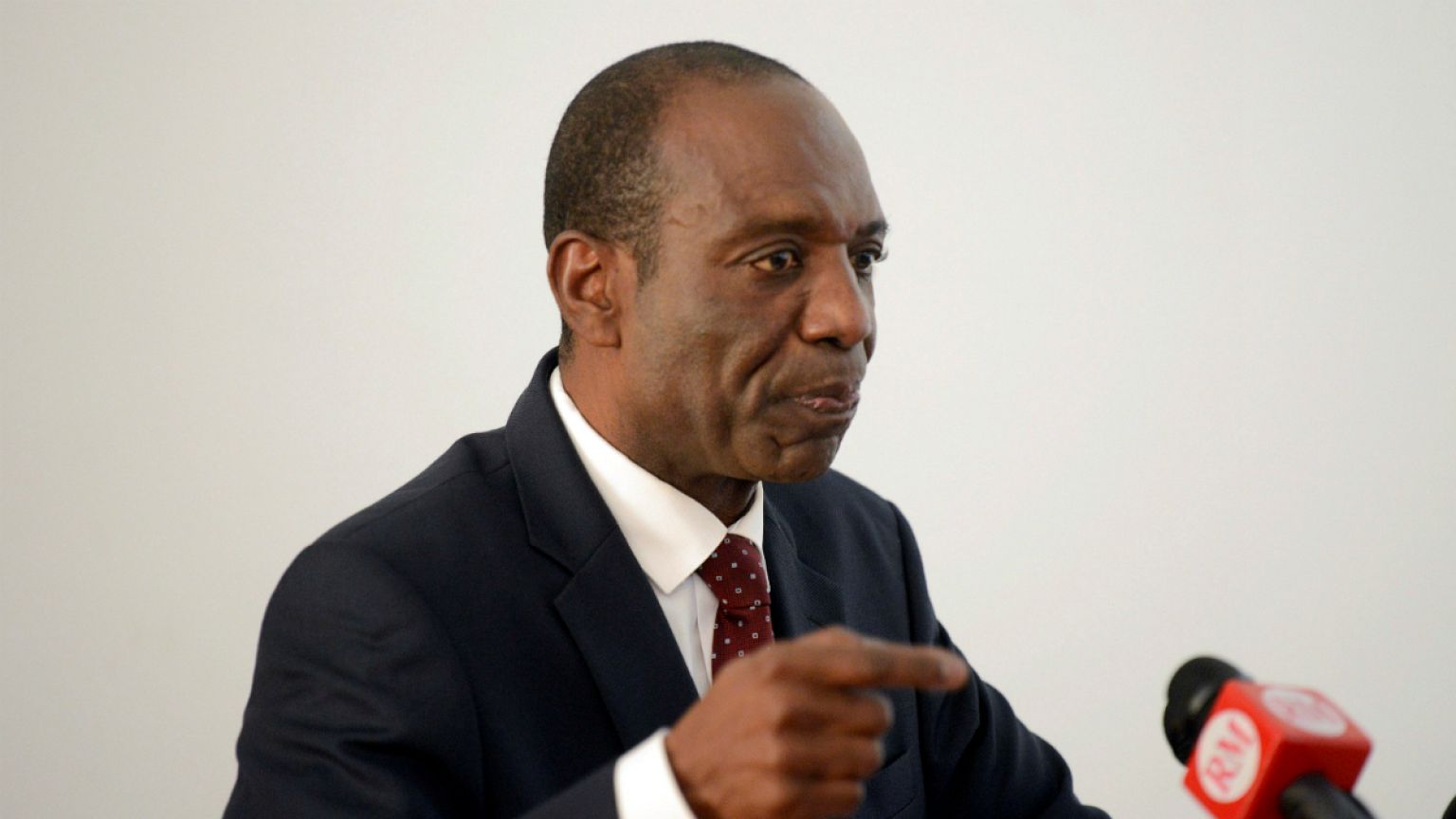 Moçambique: Primeiro-ministro admite erro na ocultação ao FMI de dívidas nas contas públicas