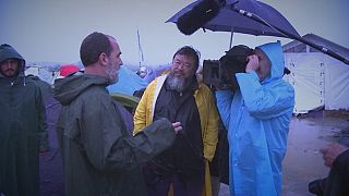 Ai Weiwei mültecilerin dramıyla ilgili bir belgesel yapıyor