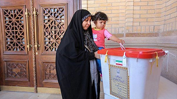 زمان رای گیری برای دور دوم انتخابات مجلس تمدید شد زمان رای گیری برای دور دوم انتخابات مجلس تمدید شد