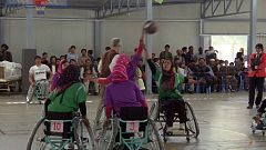 Afghaninnen begegnen sich bei nationaler Meisterschaft im Rollstuhlbasketball
