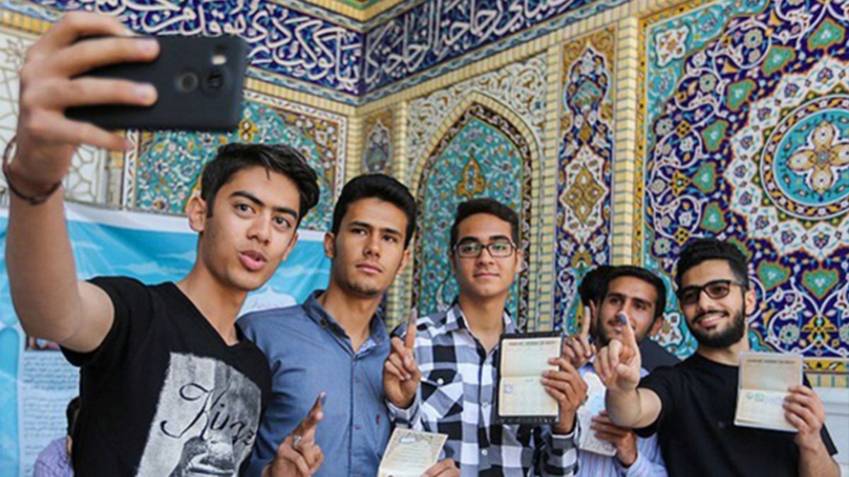 طرفداران دولت اکثریت نسبی مجلس دهم ایران را در اختیار گرفتند