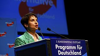 Alemanha: populistas da AfD radicalizam discurso e enfrentam protestos