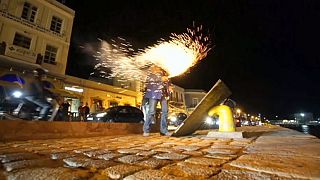 Ilha grega celebra Páscoa Ortodoxa sem "guerra de foguetes"