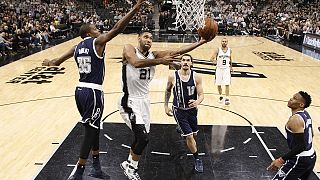 Spurs open up playoff by thrashing the Thunder