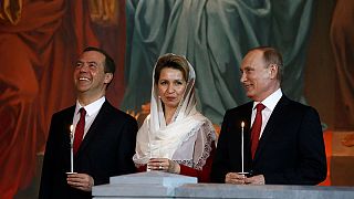 Putin asiste a la misa de Pascua en Moscú