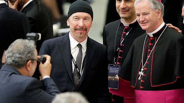 Ο κιθαρίστας των U2 The Edge είναι ο πρώτος ροκ σταρ που έπαιξε μουσική στην Καπέλα Σιστίνα Ο κιθαρίστας των U2 The Edge είναι ο πρώτος ροκ σταρ που έπαιξε μουσική στην Καπέλα Σιστίνα