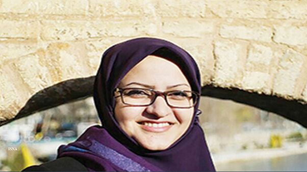 مینو خالقی عکسهای بدون حجاب منتسب به خود را جعلی خواند مینو خالقی عکسهای بدون حجاب منتسب به خود را جعلی خواند