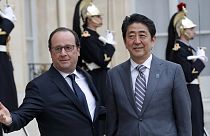 Primeiro-ministro japonês viaja à Europa antes de acolher cimeira do G7