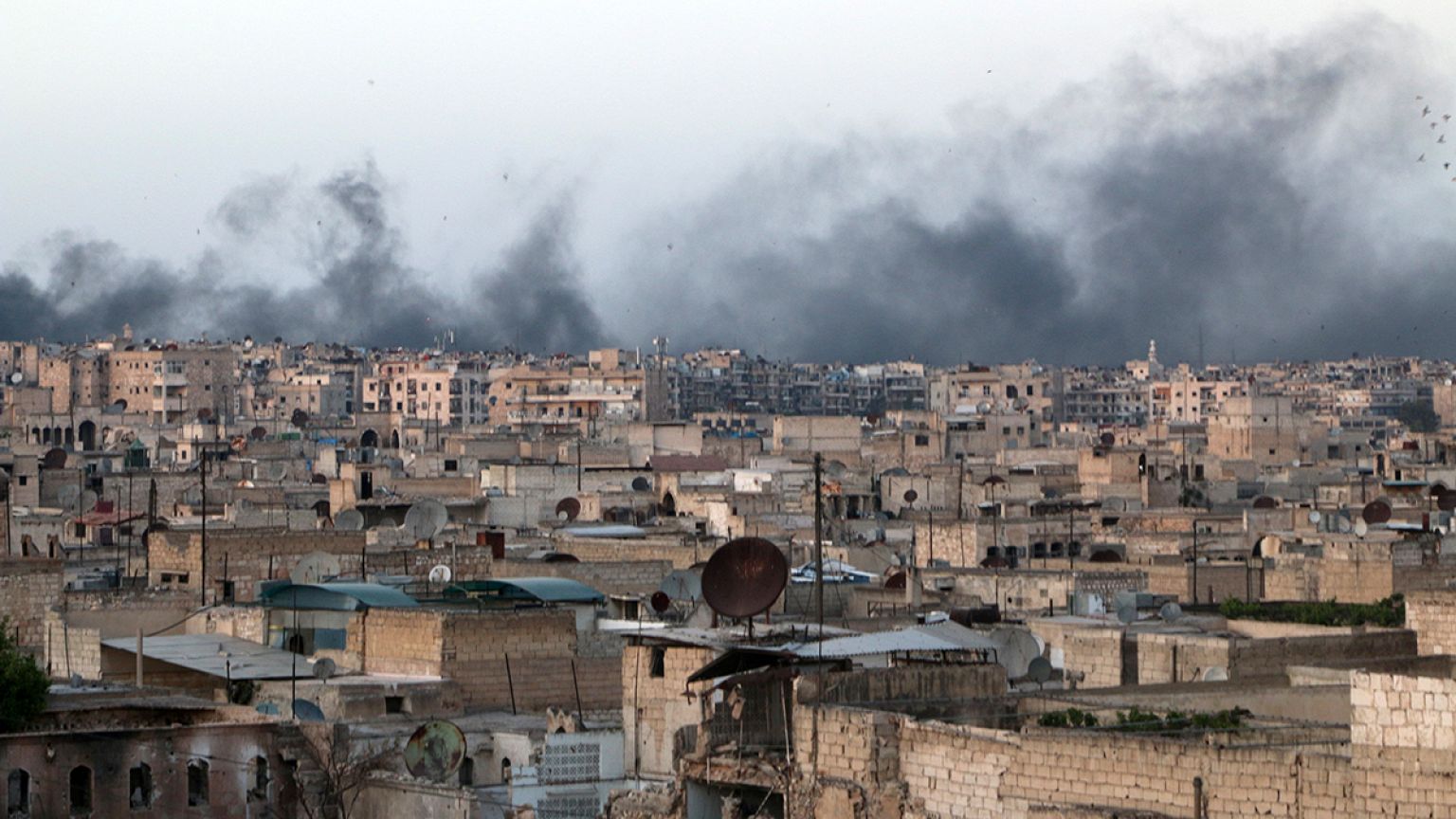 Syrie : au moins trois morts et 17 blessés après des frappes à Alep