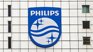 Philips: первый шаг в продаже осветительного бизнеса