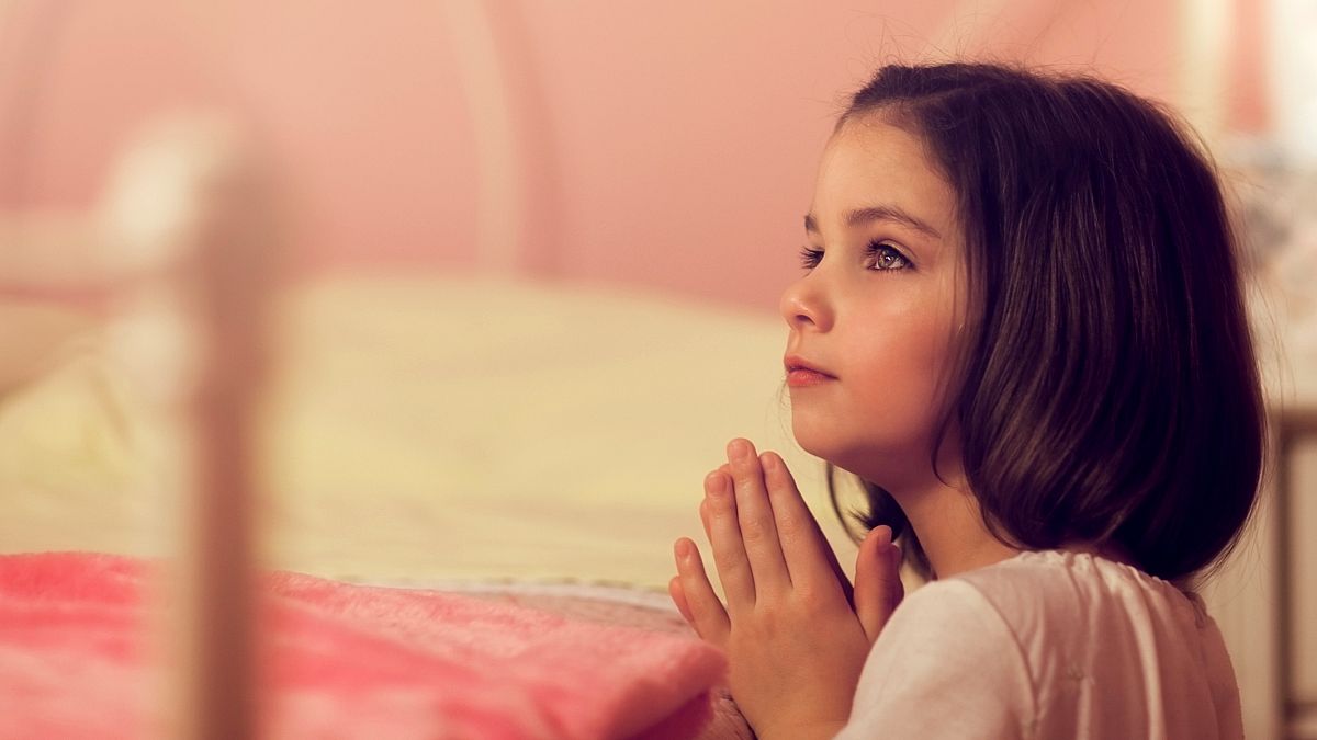 Little girl saying her bedtime prayers