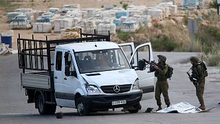 مقتل فلسطيني صدم جنودا إسرائيليين بسيارته في الضفة الغربية