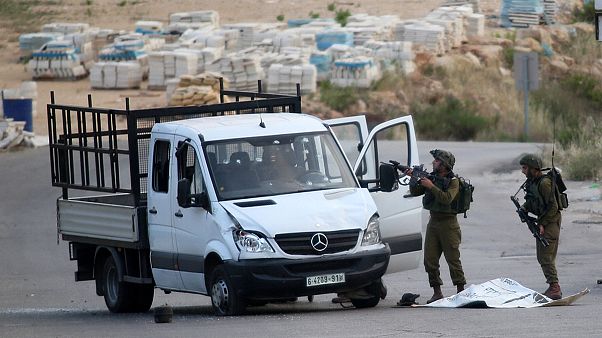 Israeli troops shoot dead driver who rammed car into soldiers Israeli troops shoot dead driver who rammed car into soldiers