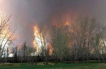 Tűzvész elől menekítik a lakosságot Kanadában
