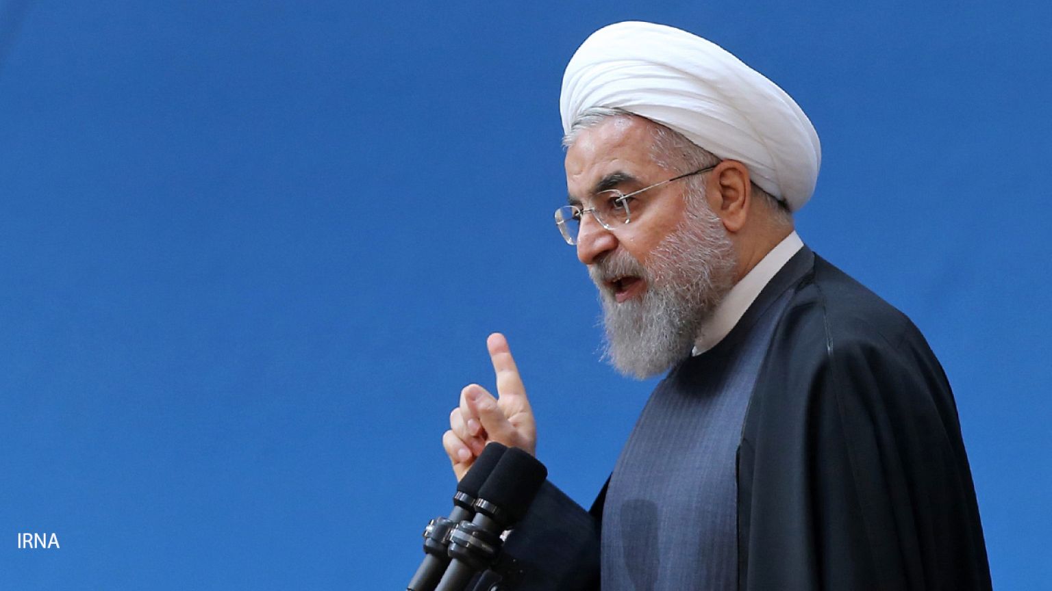 روحانی: باید آن زبان خارجی را یاد بدهیم که علم راحت تر به دست آید