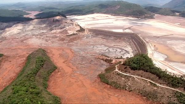 Diga mineraria crollata in Brasile, causa miliardaria contro Samarco Diga mineraria crollata in Brasile, causa miliardaria contro Samarco