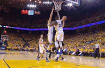 Los Warriors sufren para ganar