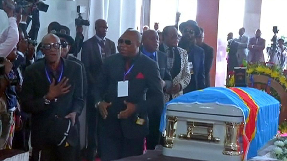 Miles de personas despiden a Papa Wemba, icono de la rumba congoleña