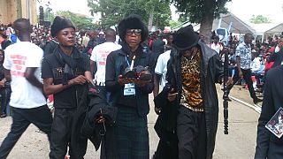 L'hommage des "sapeurs" de Pointe-Noire à Papa Wemba