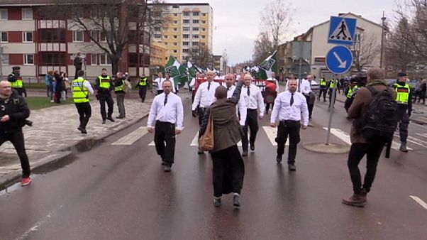 Швеция: жест протеста в память о Нельсоне Манделе Швеция: жест протеста в память о Нельсоне Манделе