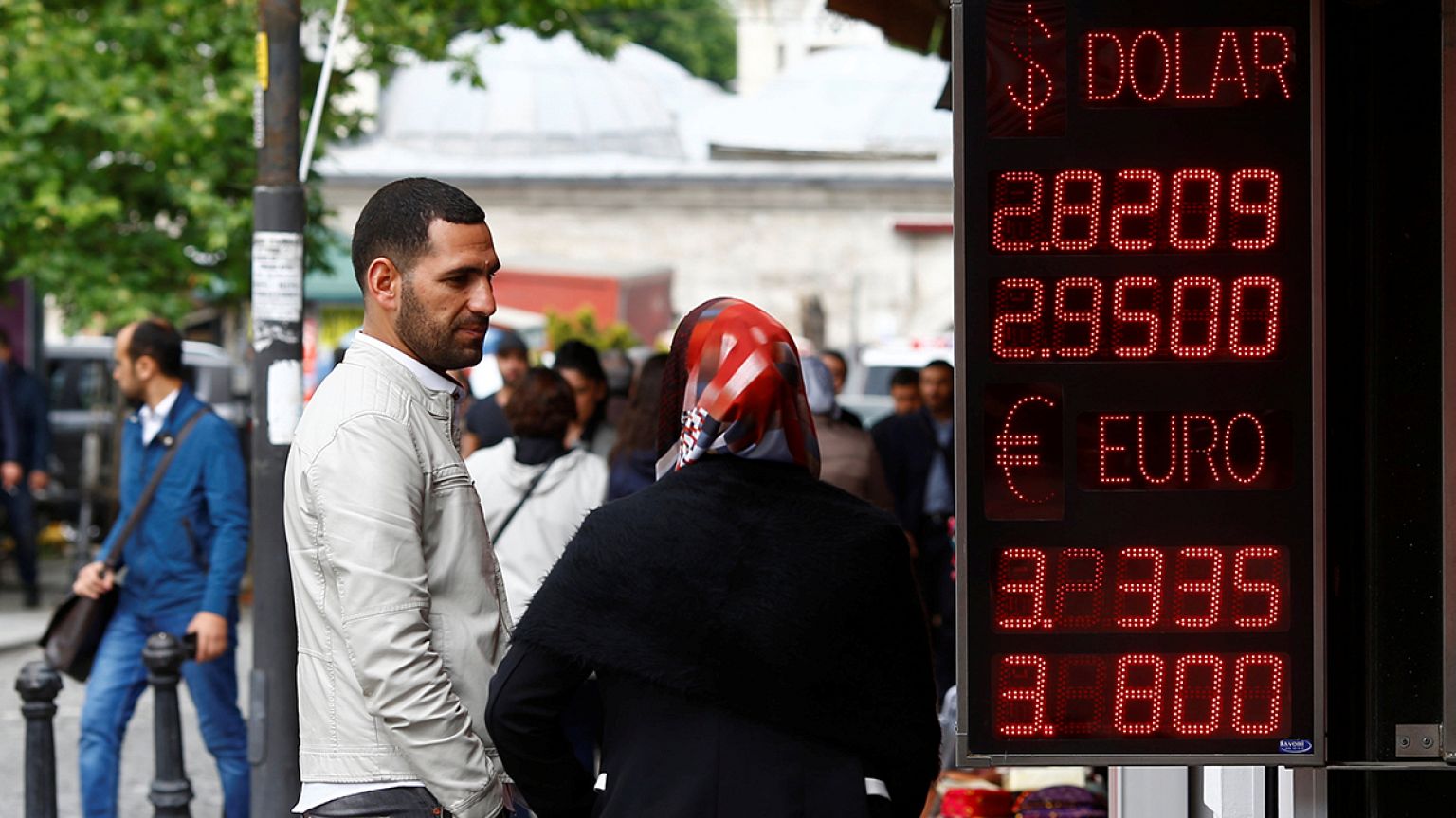 Perplessità alla borsa di Istanbul. I mercati sospesi alla politica turca