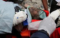 Cuatro personas rescatadas con vida seis días después del derrumbe de un edificio en la capital de Kenia