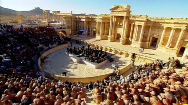 Un orchestre russe en plein concert à Palmyre Un orchestre russe en plein concert à Palmyre