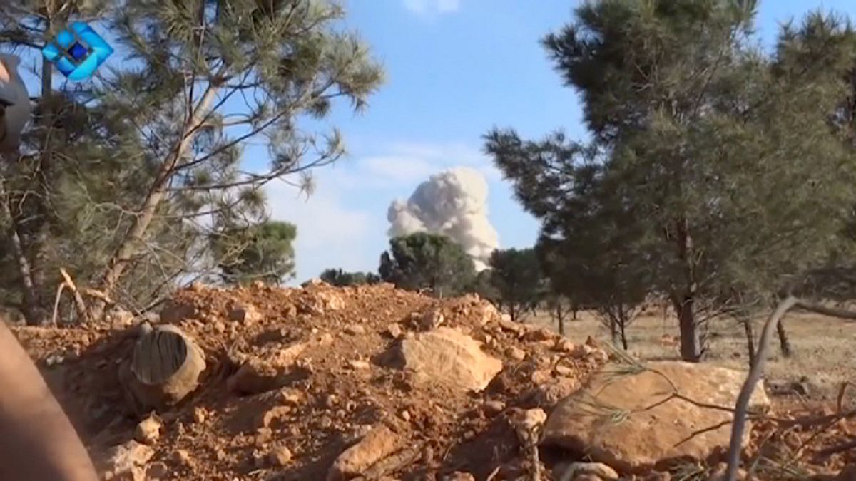 Síria: Raides aéreos contra civis e confrontos no terreno em Alepo colocam Rússia sob pressão