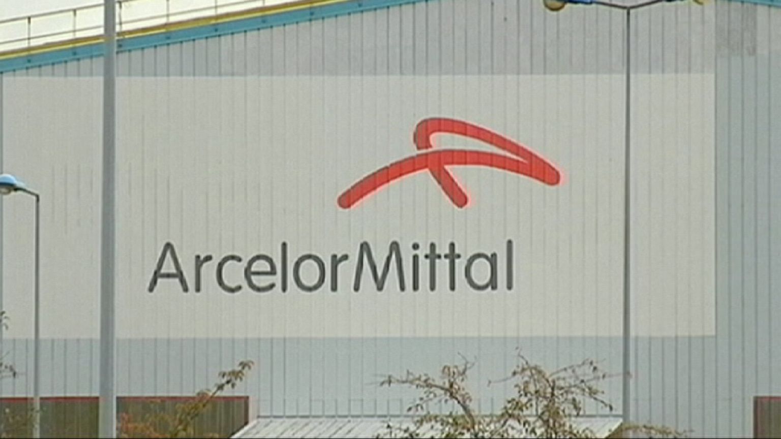 Piegata dal mercato, aggrappata alla Cina: tempi duri ad ArcelorMittal