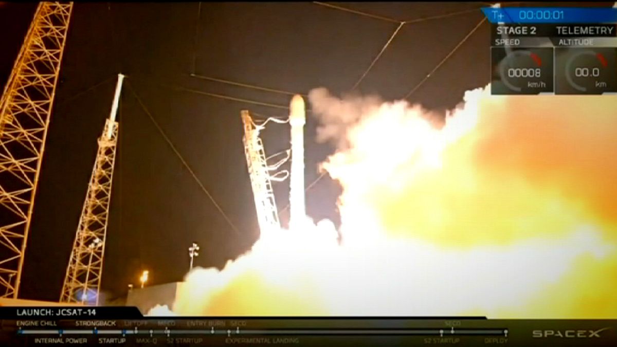 SpaceX снова успешно посадила нижнюю ступень ракеты на морскую платформу
