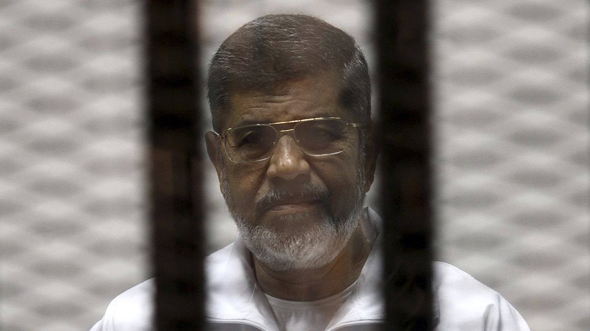 إحالة أوراق ستة متهين في قضية "التخابر مع قطر" إلى المفتى.. وإرجاء الحكم على مرسي وأخرين إلى 18 يونيو