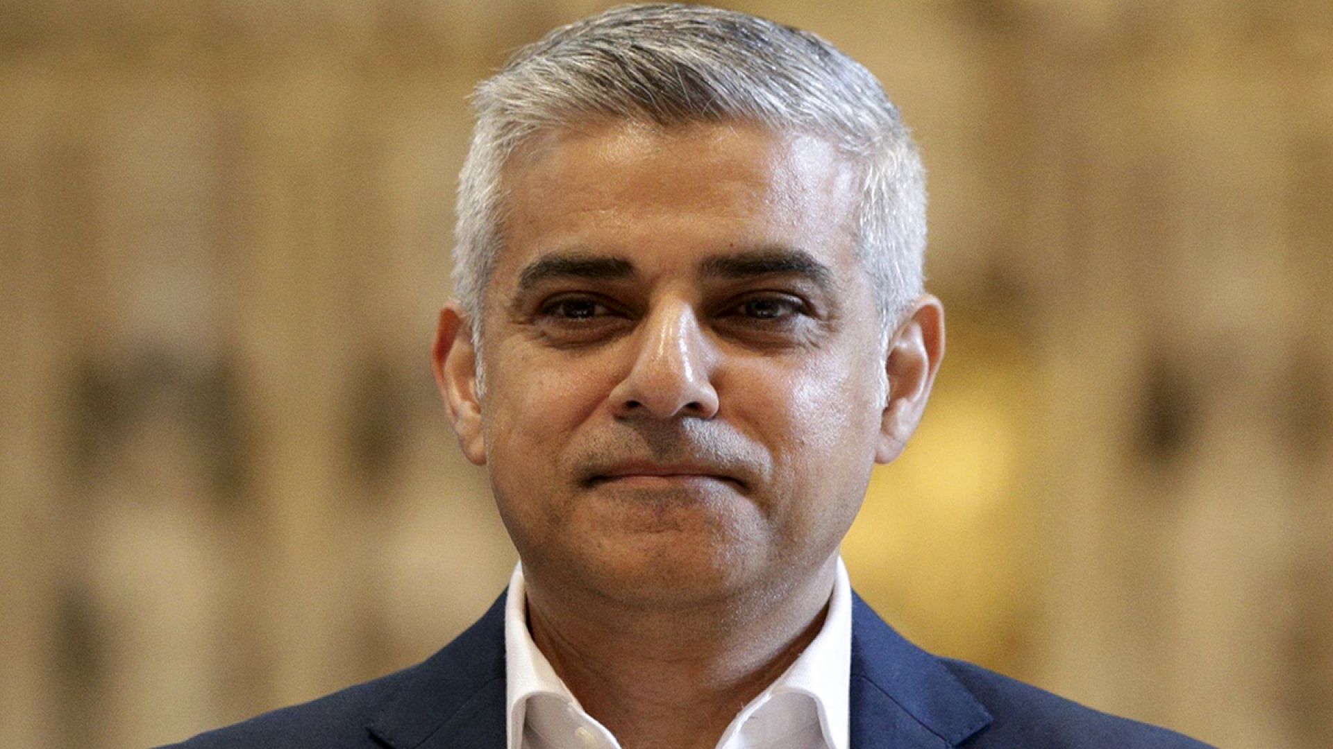 Sadiq Loder Sadiq Khan sworn-in as London's new mayor | Euronews