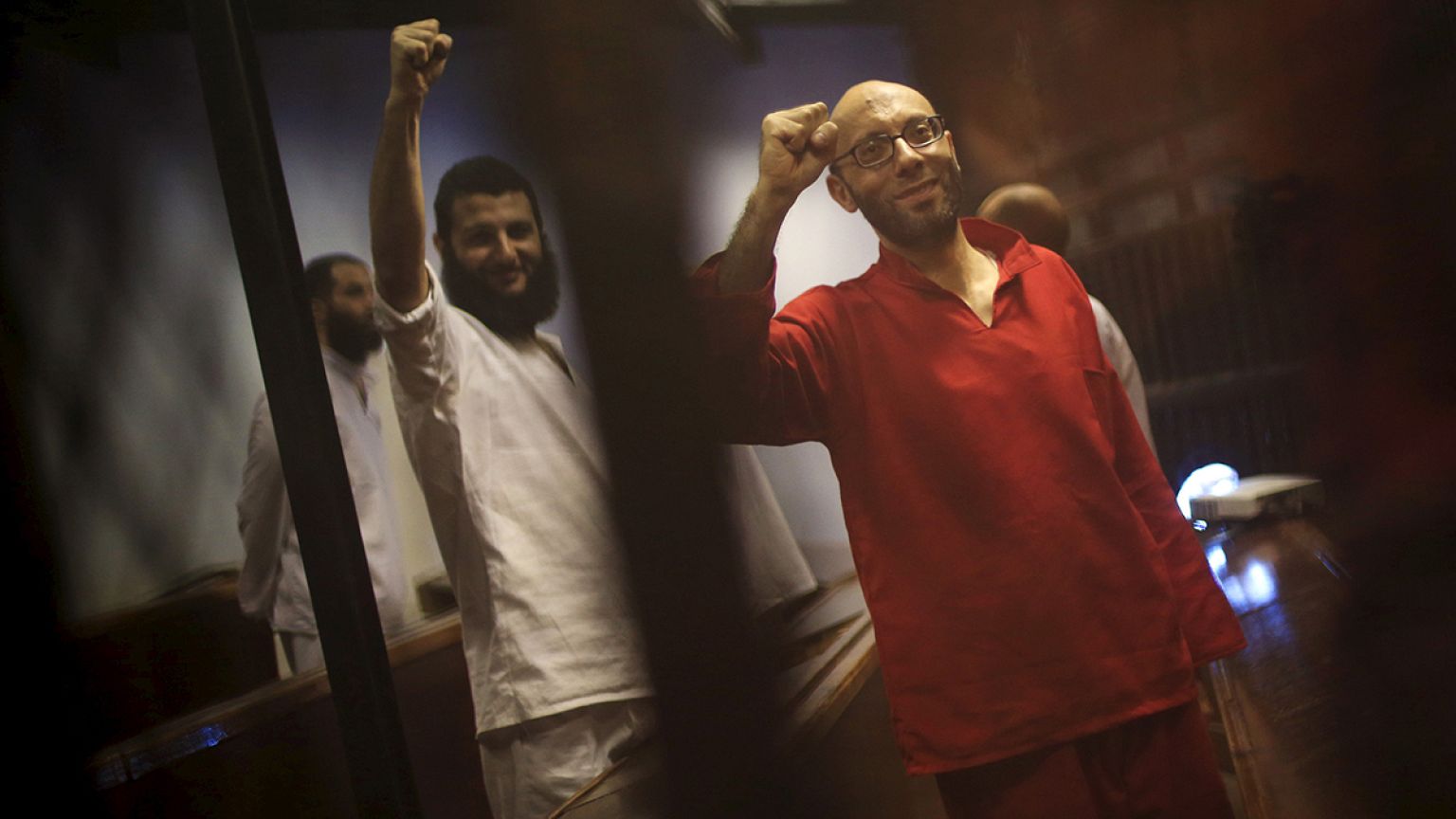 Egypte : deux journalistes d'Al-Jazeera condamnés à mort