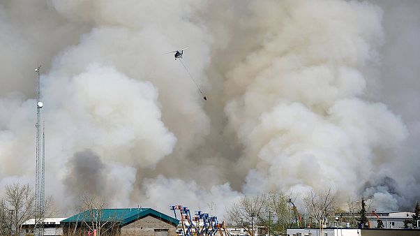 Kanada’nın Alberta bölgesi alevlerle boğuşuyor Kanada’nın Alberta bölgesi alevlerle boğuşuyor