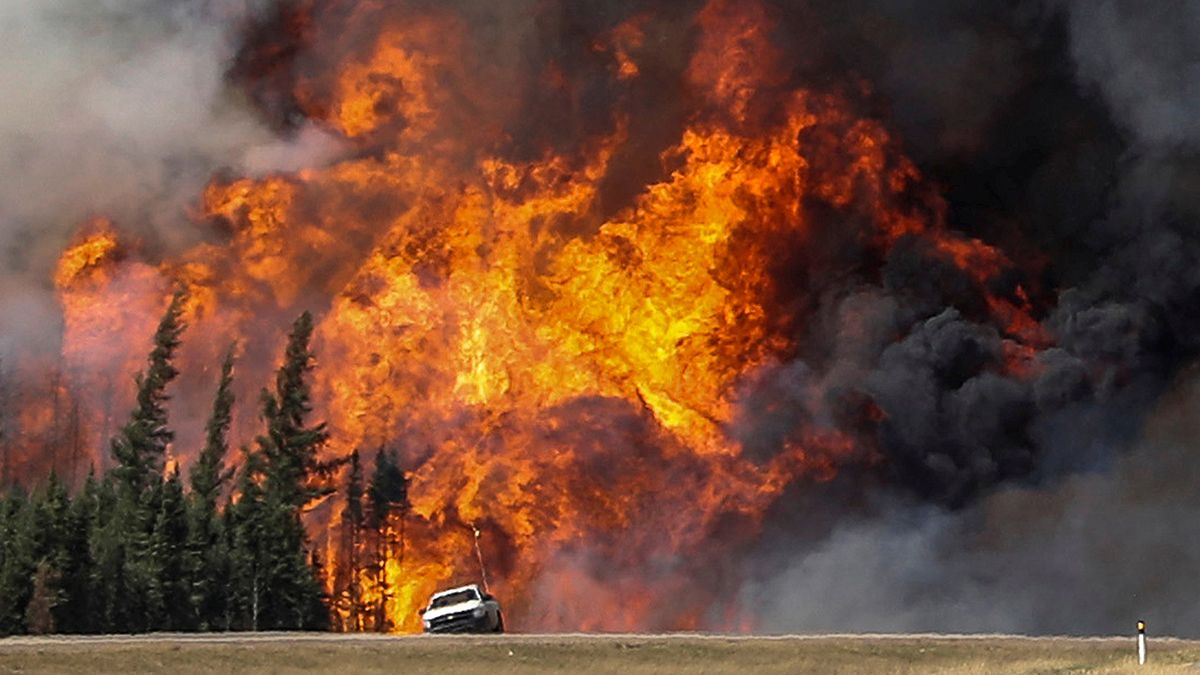 Лесной пожар в Канаде охватывает всё новые территории