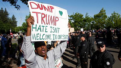 تظاهرات در حاشیه گردهمایی انتخاباتی دونالد ترامپ