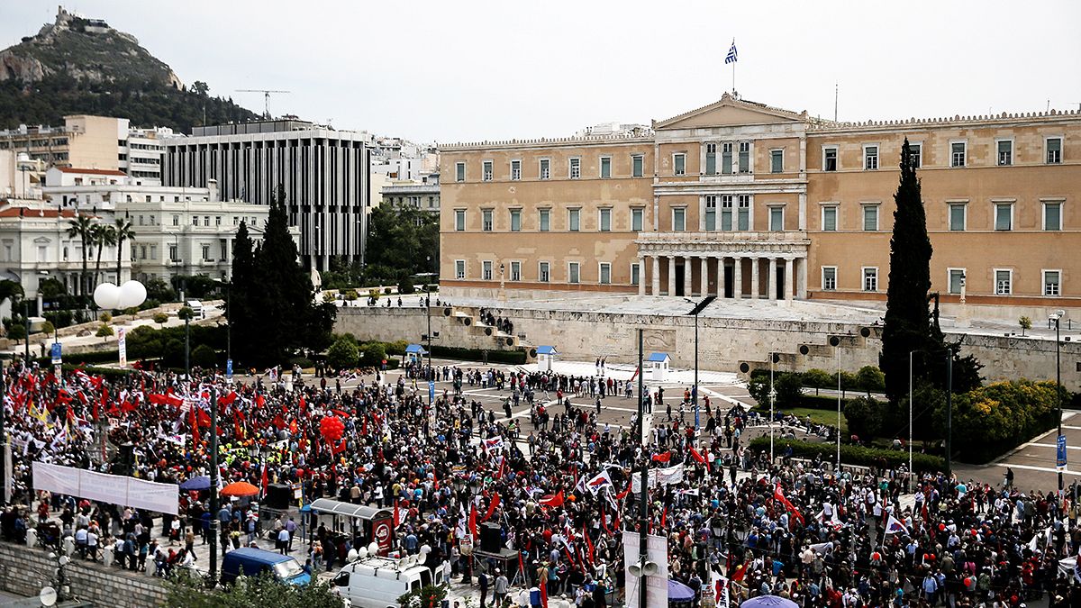 Atenas grita "no" a la reforma de las pensiones horas antes de su paso por el Parlamento