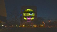 Spielspaß XXL: Tetris, Pong und Snake auf der Hochhausfassade!