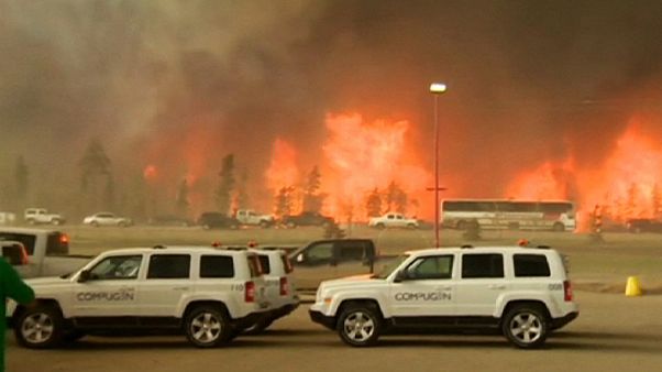 Petrolio in rally per l'incendio in Canada: produzione tagliata di un terzo Petrolio in rally per l'incendio in Canada: produzione tagliata di un terzo