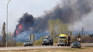 Só a chuva pode parar o incêndio no Canadá