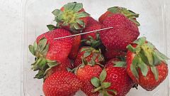 Image: Strawberry needles scare in Australia