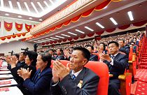 КНДР: делегаты съезда приветствуют Ким Чен Ына