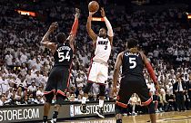 NBA: Dwyane Wade fez a diferença frente aos Raptors